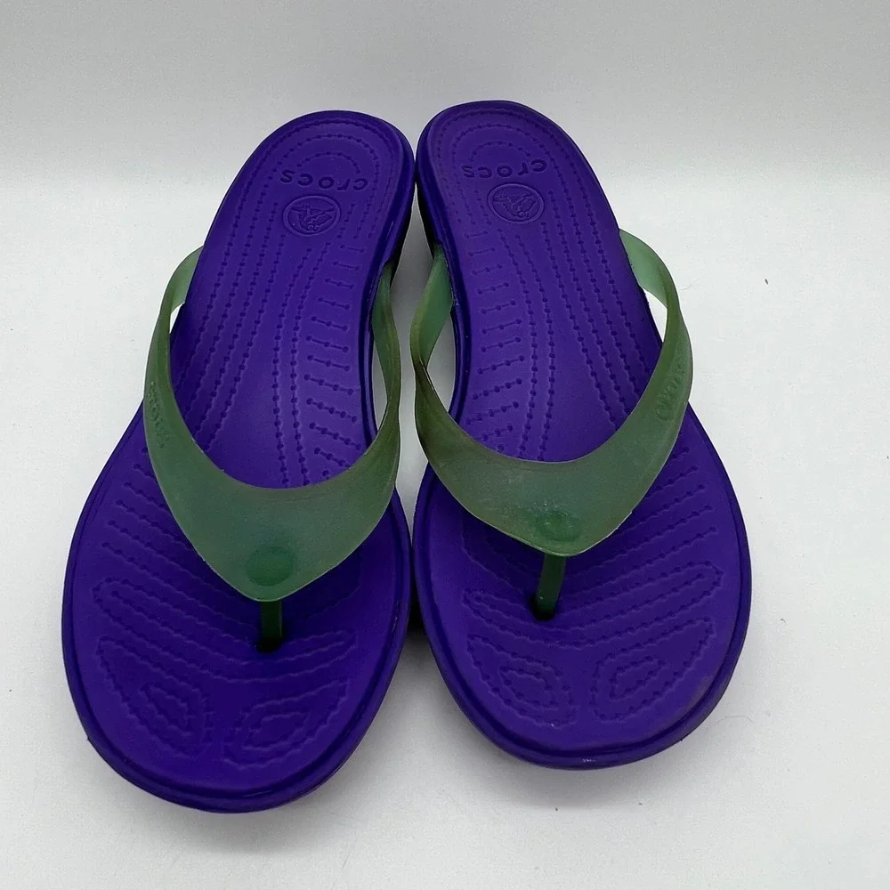 Crocs Carlie Wedge Flip Flops Womens 6 Purple Green Strap Platform Thong Sandals